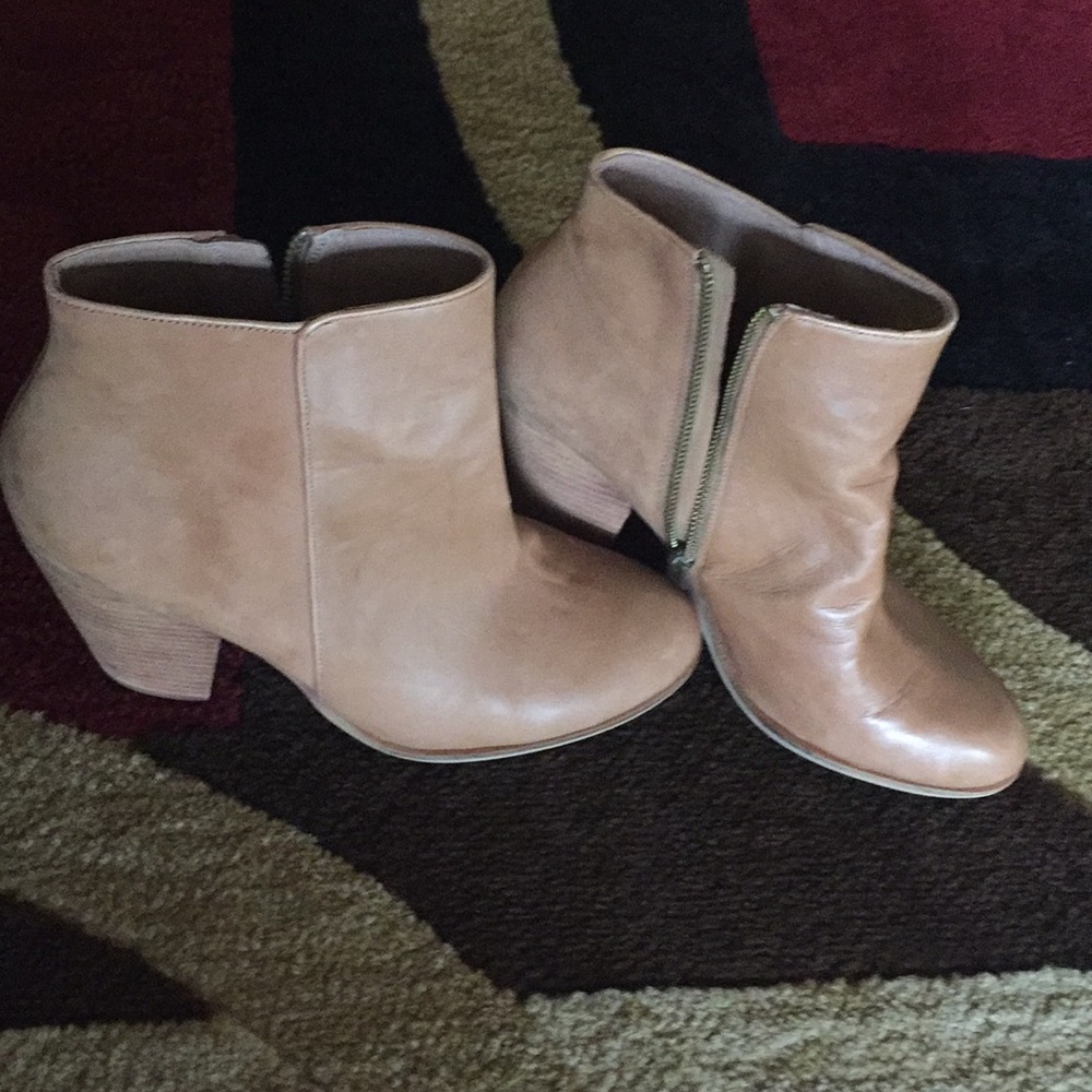 Beautiful Tan Vince Camuto 🌹